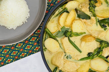 Chicken Thai Green Curry with New Potatoes - Mae Jum Store (UK)