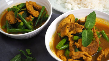 Pork Thai Jungle Curry with Green Beans - Mae Jum Store (UK)