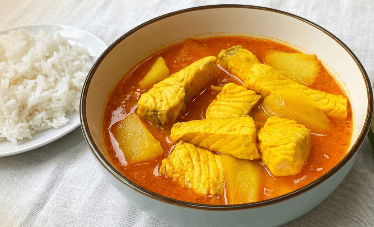 Salmon Sour Curry - Mae Jum Store (UK)